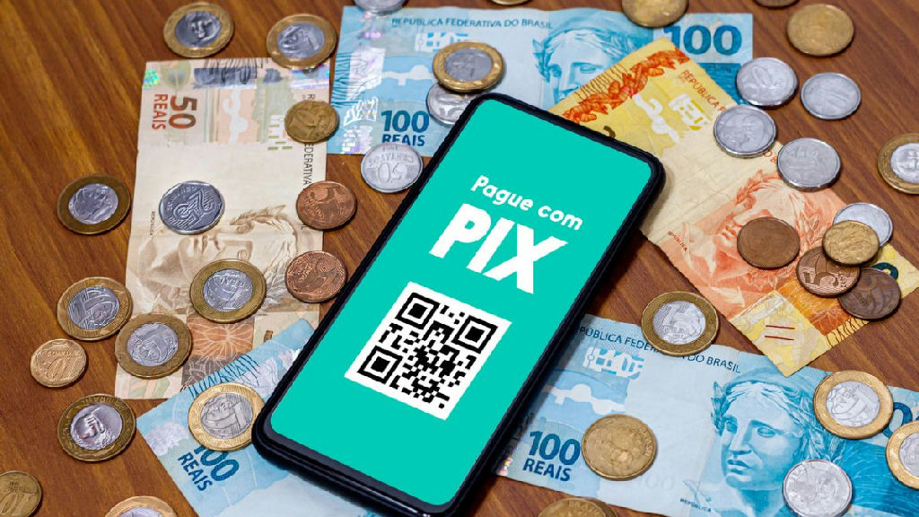 Ascensão do PIX redefine hábitos financeiros e reduz uso de dinheiro em espécie no Brasil