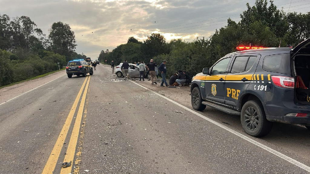 Colisão entre três veículos resulta em morte e quatro feridos na Br-293