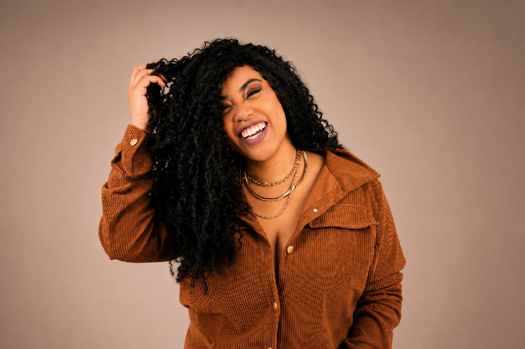 DAMA marca os 18 anos de carreira de Daya Moraes com filme e álbum de produção gaúcha