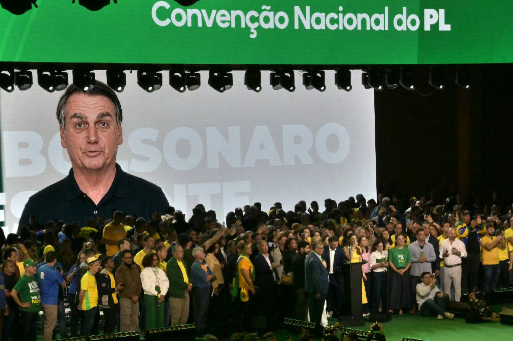Defesa de Flávio Bolsonaro alega legalidade de vídeo com inteligência artificial no TSE