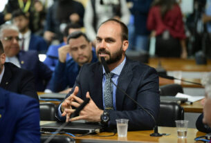 Eduardo Bolsonaro desiste de candidatura ao Senado em São Paulo após risco de impugnação
