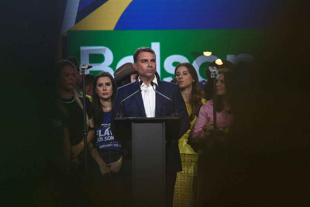 Flávio Bolsonaro articula conselho de campanha para ampliar base e reduzir isolamento político