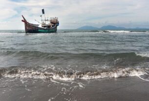Naufrágio de barcos com refugiados rohingya deixa centenas de desaparecidos em Mianmar
