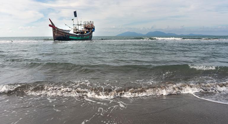 Naufrágio de barcos com refugiados rohingya deixa centenas de desaparecidos em Mianmar
