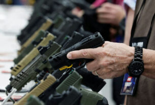 Flexibilização de armas nos EUA gera alerta sobre aumento de poder do crime organizado no Brasil