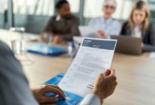 Grandes empresas abrem processos seletivos para trainee e estágio com salários de até R$ 9 mil