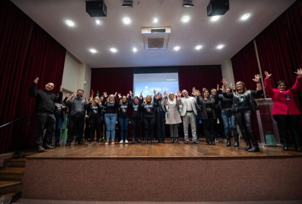 Servidoras do CRAS Guajuviras realizam primeiro atendimento em Libras após capacitação promovida pela Prefeitura