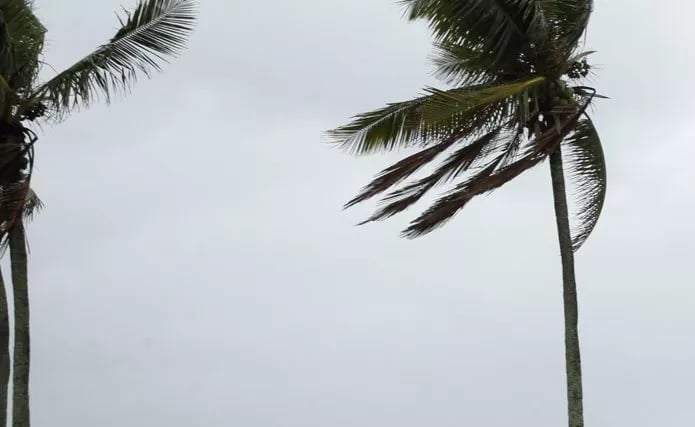 Frente fria avança com alerta de tempestades e ventos de 100 km/h no Sul do Brasil