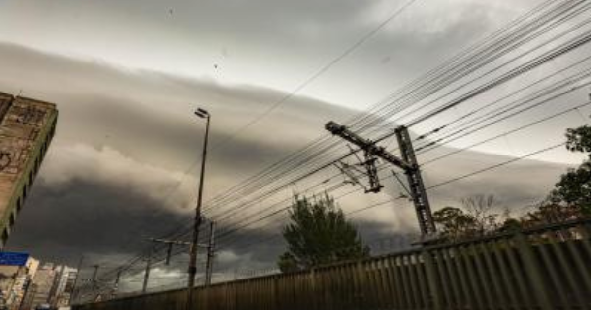 Defesa Civil emite alerta para chuva intensa e ventos fortes em Porto Alegre