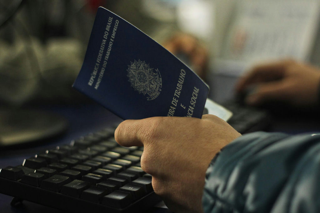 Rio Grande do Sul abre mais de 5 mil vagas de emprego com foco em quem busca o primeiro posto