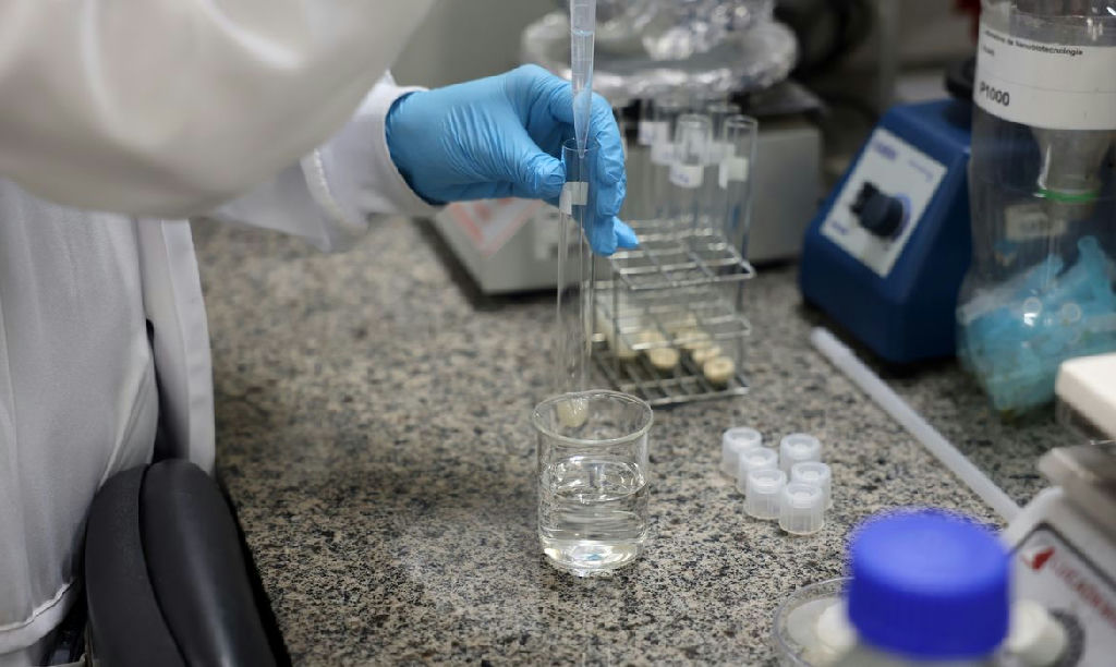 Nova lei busca autonomia brasileira na produção de insumos e medicamentos para o SUS