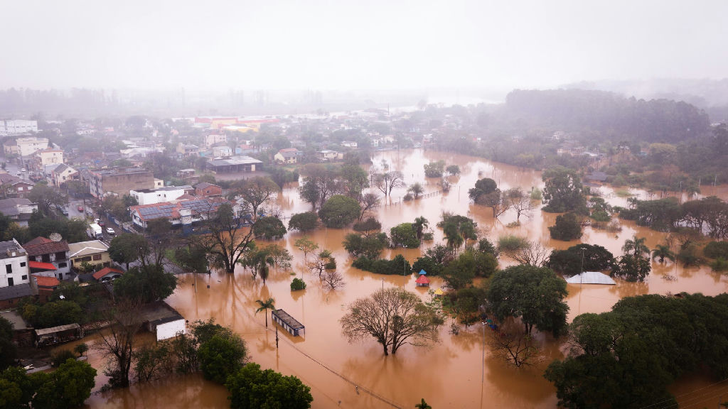 Enchentes no Rio Grande do Sul deixam 728 pessoas desabrigadas em 13 cidades