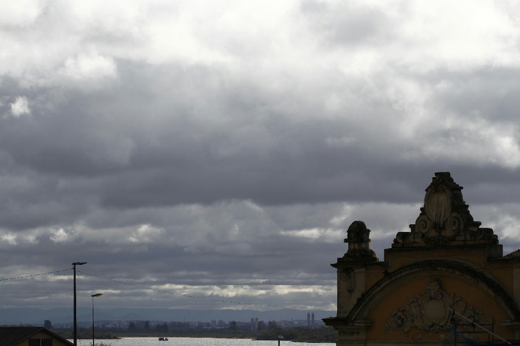 Frio retorna ao Rio Grande do Sul com instabilidade persistente no leste gaúcho