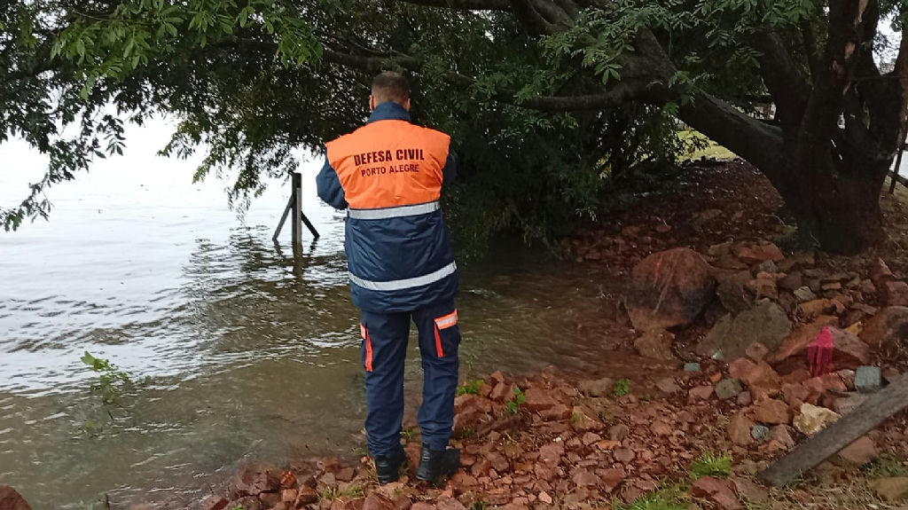 Defesa Civil de Porto Alegre emite alerta de cheias para regiões ribeirinhas