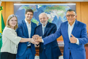 João Campos busca selo de candidato de Lula para reagir em Pernambuco