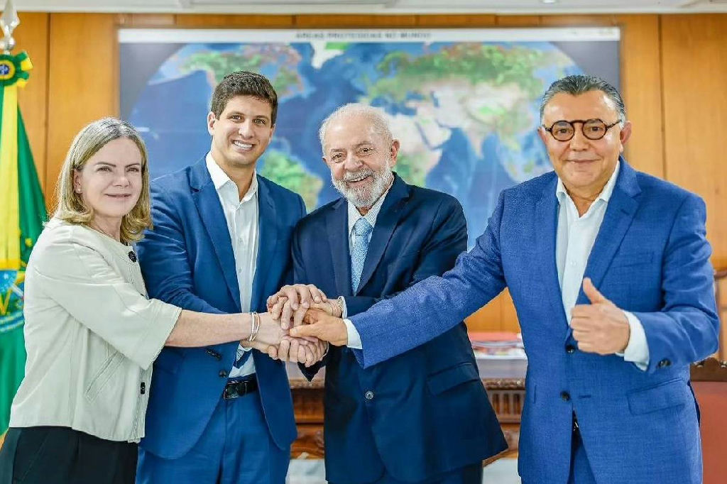 João Campos busca selo de candidato de Lula para reagir em Pernambuco