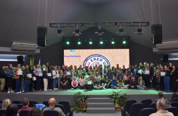 Nova Petrópolis reúne mais de 400 participantes em seminário sobre educação étnico-racial e equidade