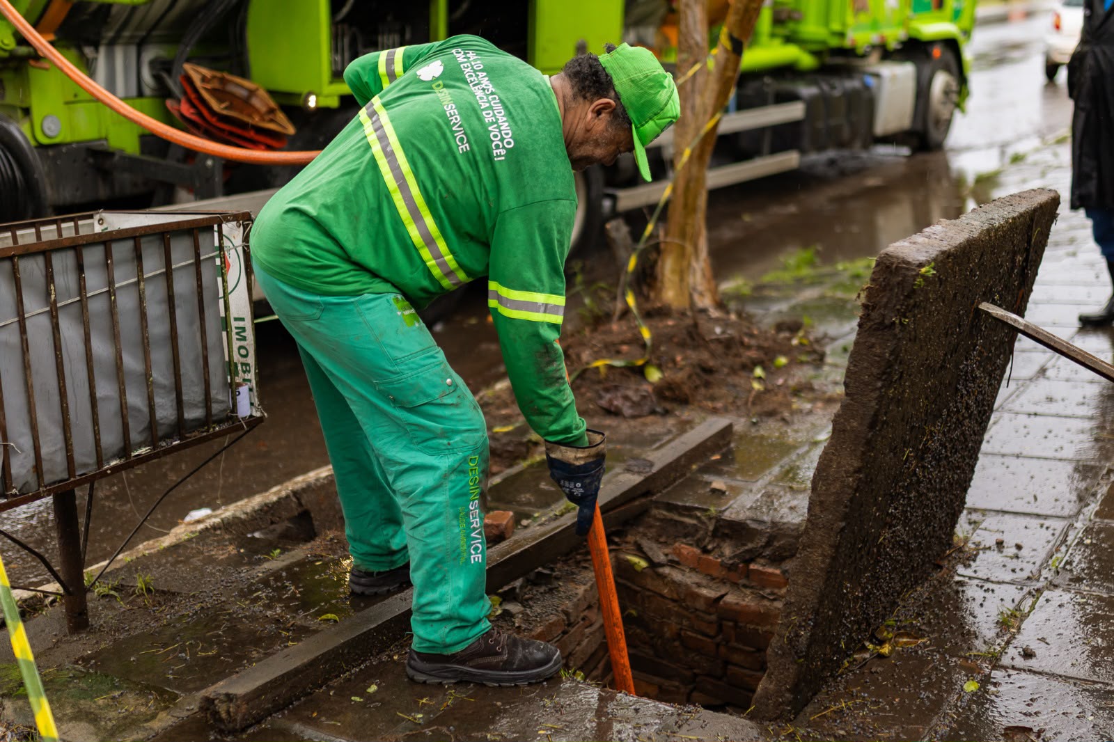 Prefeitura mobiliza força-tarefa para limpeza de bocas de lobo em Canoas