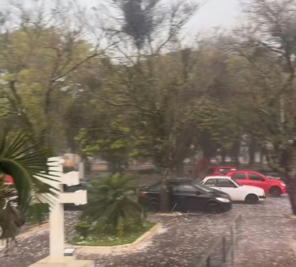 Temporal atinge seis municípios gaúchos com granizo e alagamentos