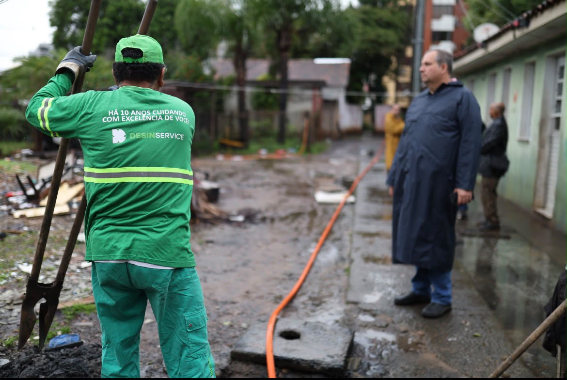 Trabalho de rescaldo mobiliza equipes em Canoas após temporal; previsão indica continuidade da instabilidade