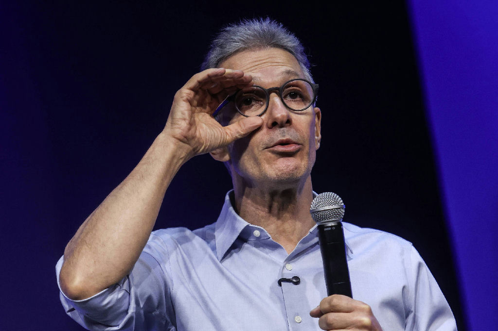 Zema prepara ofensiva para impulsionar candidatura de Mateus Simões em Minas Gerais