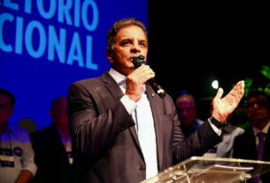 Aécio Neves encerra ciclo de 40 anos e não disputará cargos nas eleições