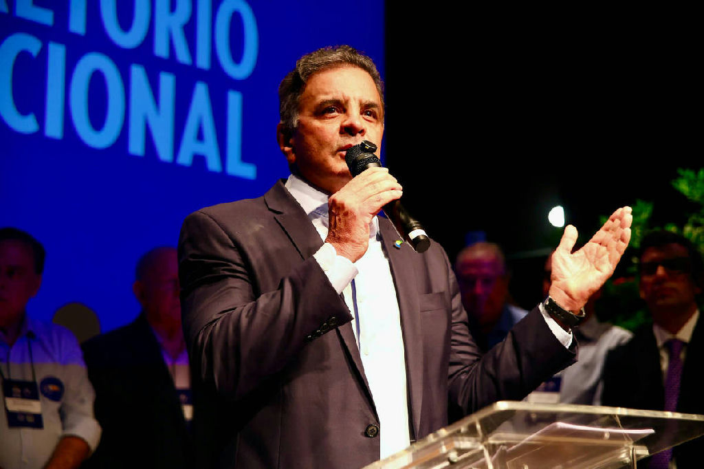 Aécio Neves encerra ciclo de 40 anos e não disputará cargos nas eleições