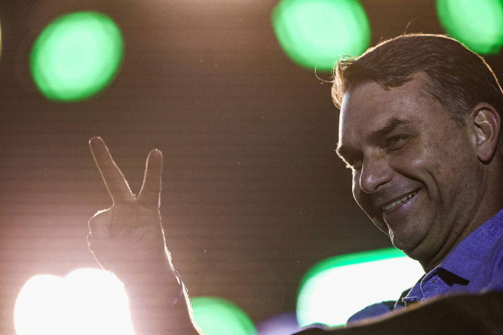 Aliados de Flávio Bolsonaro sinalizam pressão contra partidos que adiam apoio eleitoral