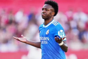Arsenal prepara oferta astronômica para tentar a contratação de Vinícius Júnior
