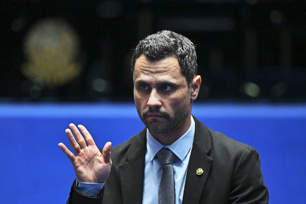 Candidatura de Cleitinho ao governo de Minas Gerais gera turbulência na direita