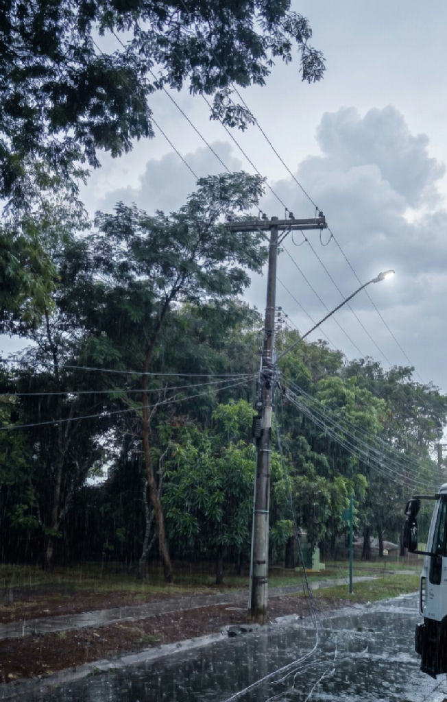Cerca de 26 mil clientes seguem sem luz no Rio Grande do Sul após temporais