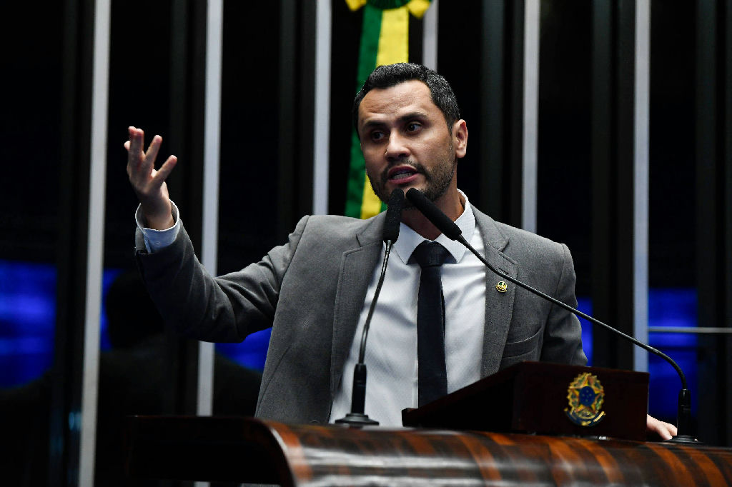 Cleitinho Azevedo desiste de candidatura ao governo de Minas Gerais
