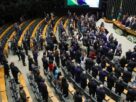 Congresso deve decidir sobre "taxa das blusinhas" nesta segunda