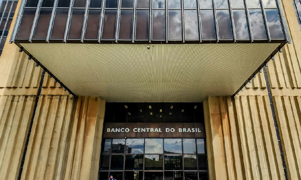 Copom reduz Selic para 14% ao ano em meio a desafios com a inflação