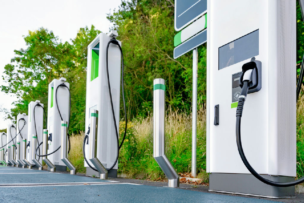 Crescimento de 309% nas buscas por eletropostos abre mercado promissor para veículos elétricos