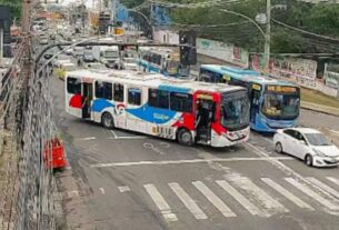 Criminosos usam ônibus em barricadas contra operação policial no Rio
