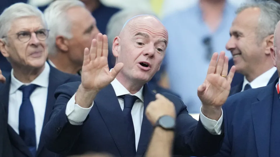 Crise na FIFA escala com revolta interna e perda de apoio a Gianni Infantino