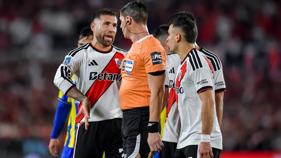 Crise no River Plate se aprofunda após gol contra de Otamendi
