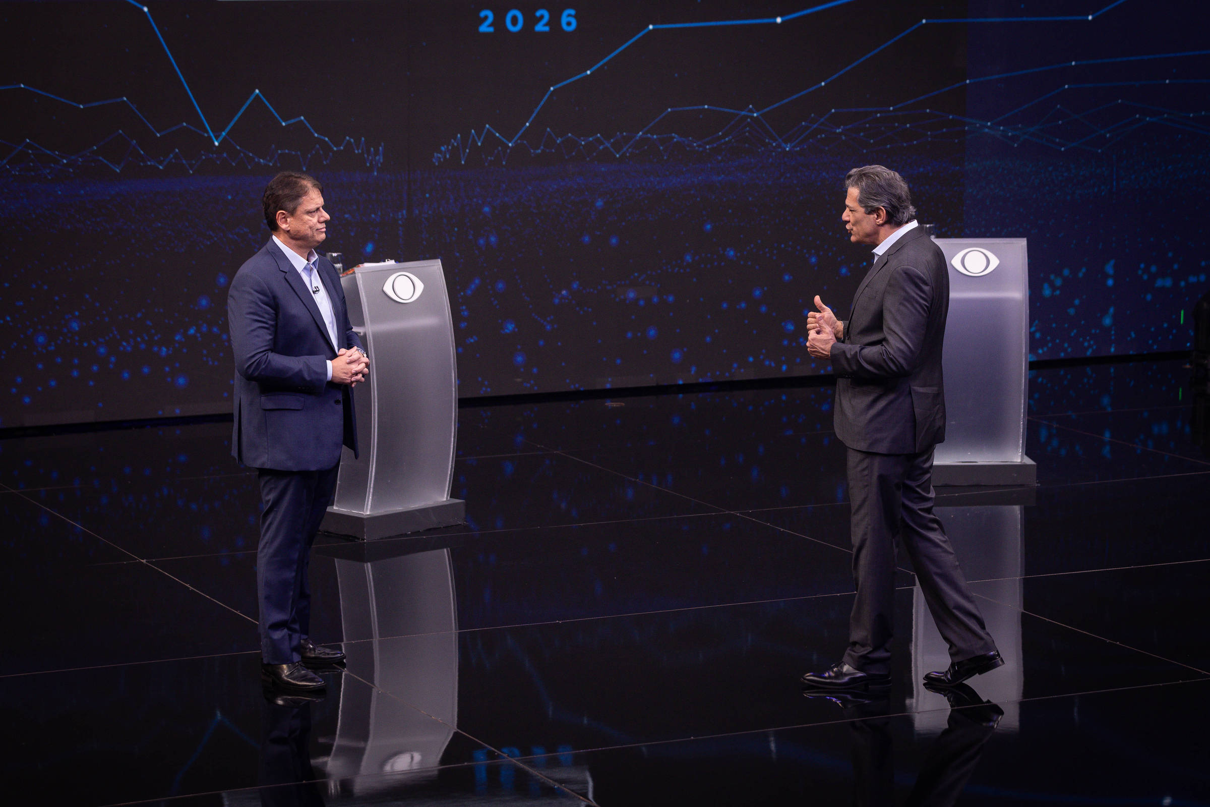 Debate em São Paulo: embate entre Tarcísio e Haddad eleva tom e nacionaliza disputa