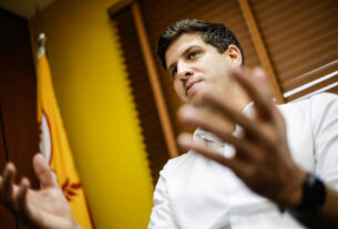 Disputa digital em Pernambuco: João Campos aciona TRE contra suposto gabinete do ódio