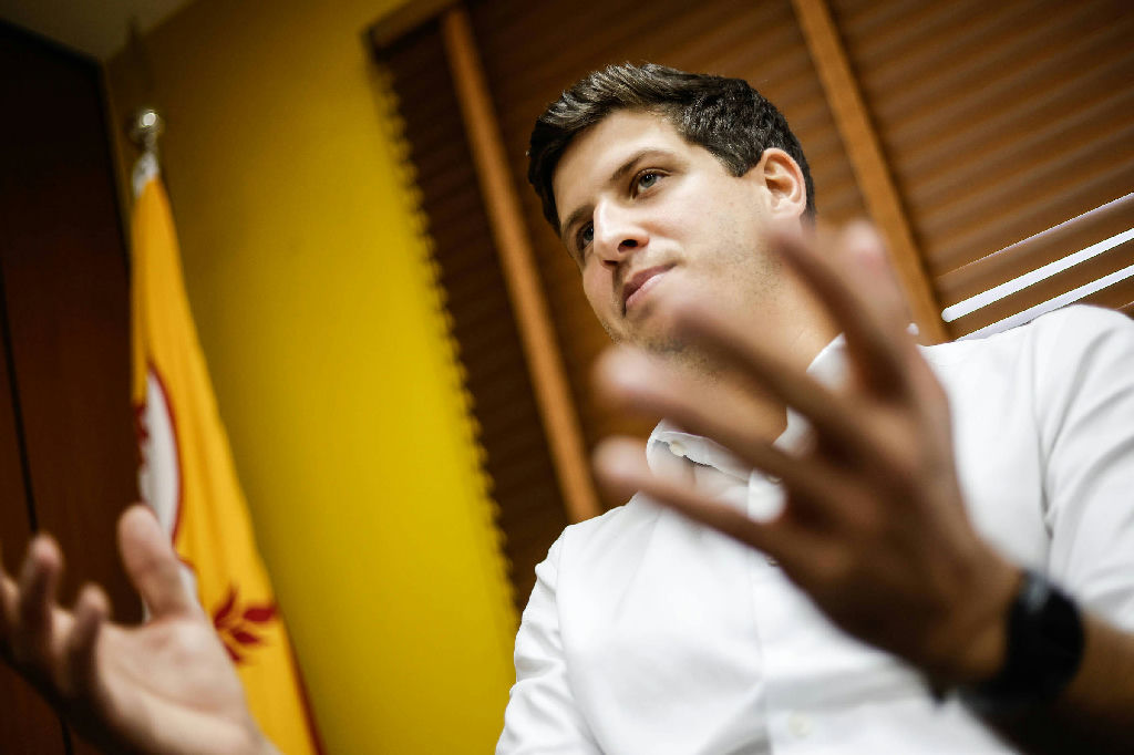 Disputa digital em Pernambuco: João Campos aciona TRE contra suposto gabinete do ódio