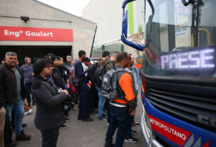 Equipe de campanha de Fernando Haddad realiza gravações em estação durante greve da CPTM