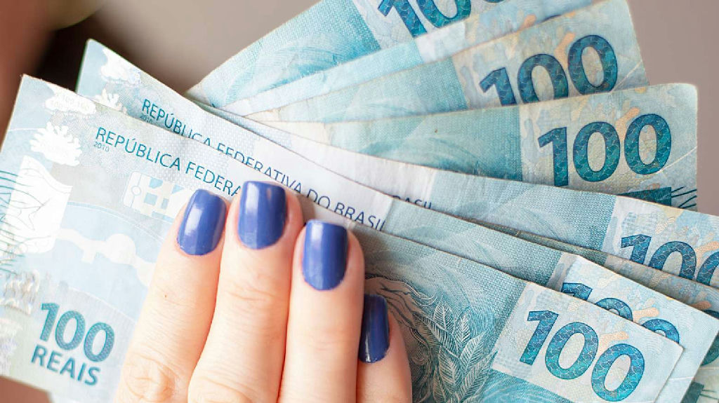 Estratégia 60/25/15 guia investidores em busca de renda extra durante agosto