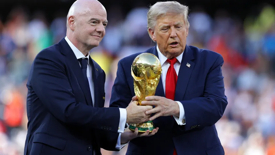 FIFA desiste de plano para atrair investidores privados após forte pressão global