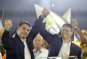Flávio Bolsonaro aposta em pesquisas e apoio de Tarcísio e Nunes para destravar alianças