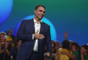 Flávio Bolsonaro busca votos no Nordeste e defende Bolsa Família em convenção