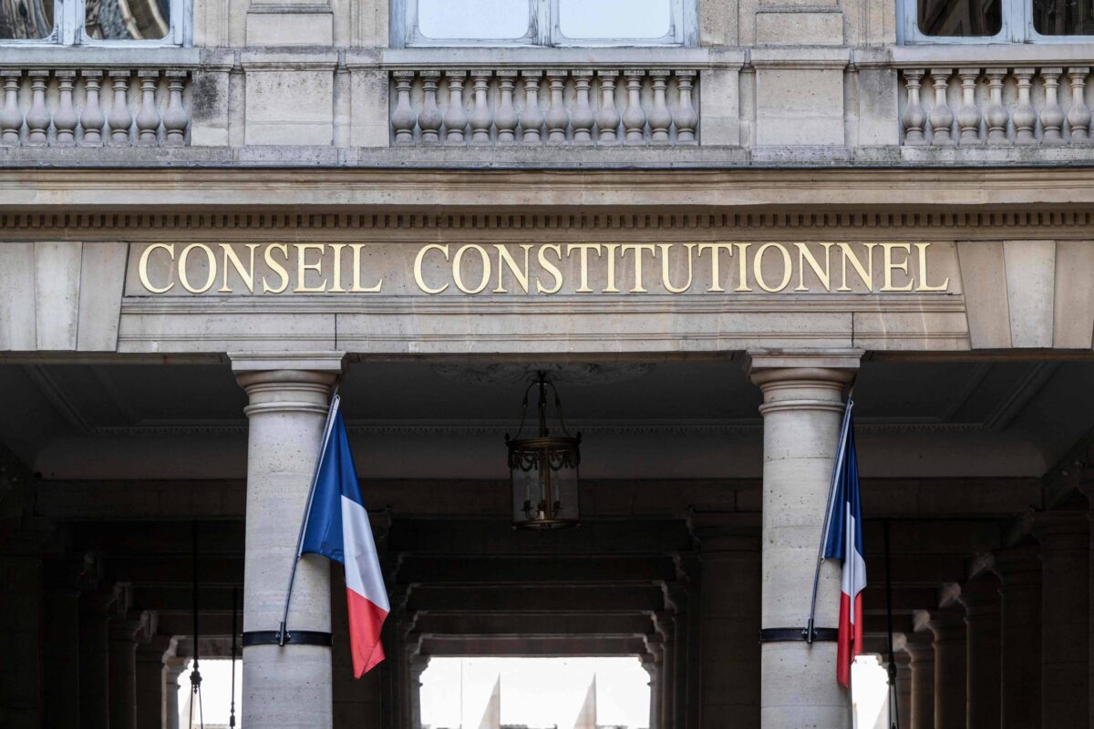França promulga lei que cria direito à ajuda para morrer após quatro anos de debates