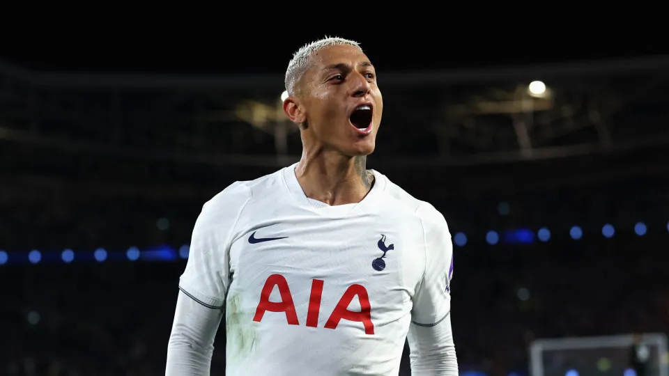 Futuro de Richarlison no Tottenham segue incerto após declarações de treinador