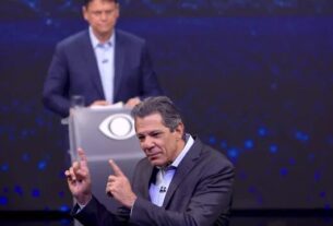 Há crise de sarampo porque a turma do Tarcísio fala mal de vacina nas redes, diz Haddad