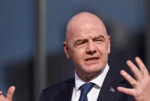 Infantino enfrenta crise na Fifa após recuo em plano de privatização da Copa